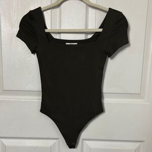 ARITZIA BABATON CONTOUR Olive Green short sleeve bodysuit thong square neck XS
